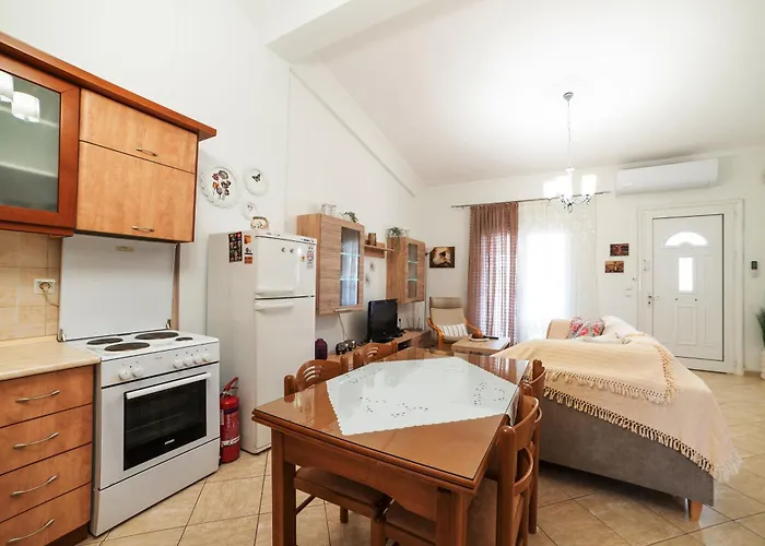 Porto Ofrynio Central Deluxe Golden Apartment