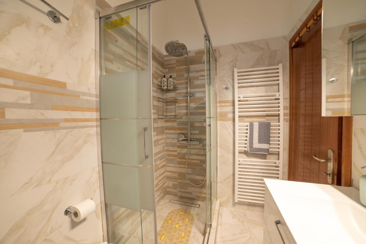 Porto Ofrynio Deluxe Golden Apartment *