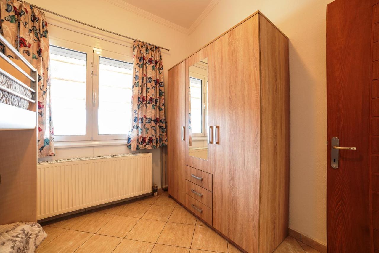 Porto Ofrynio Deluxe Golden Apartment